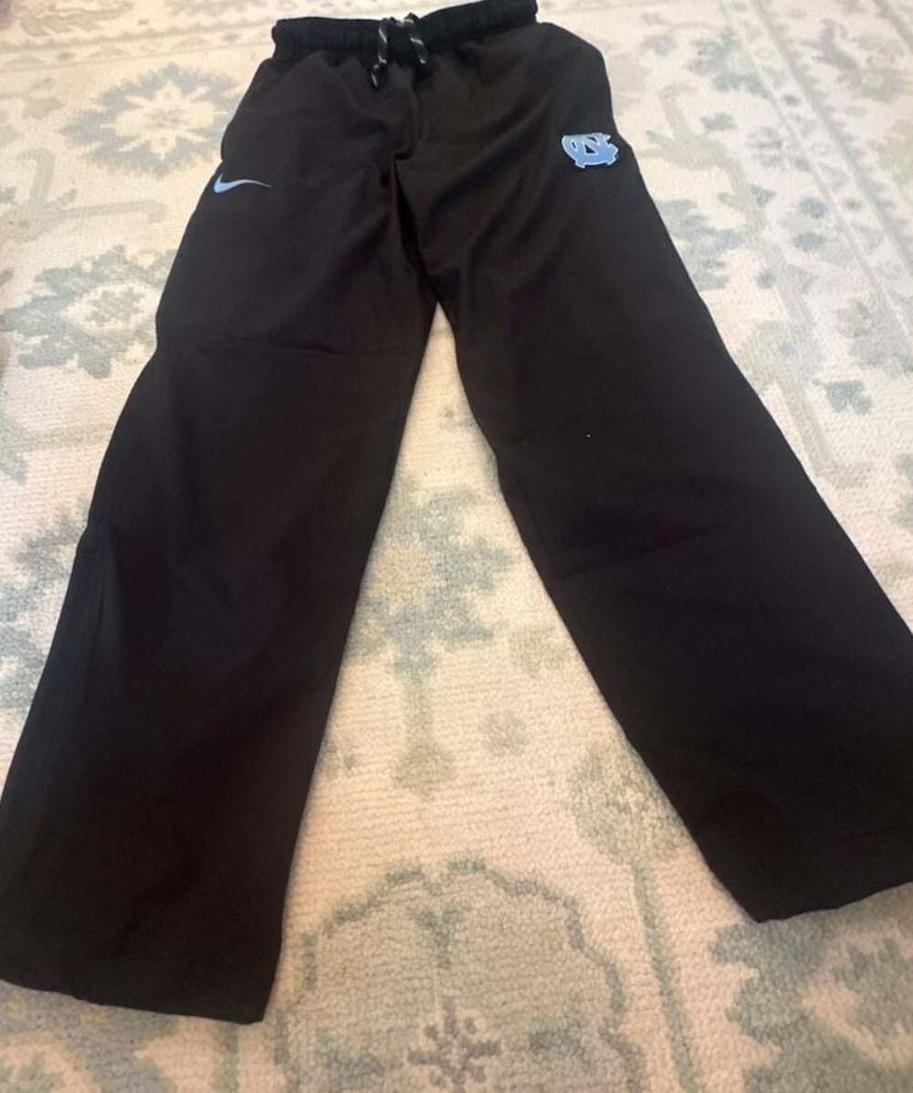 Men’s small Nike Dri-FIT North Carolina Tar Heels Performance Track Pants